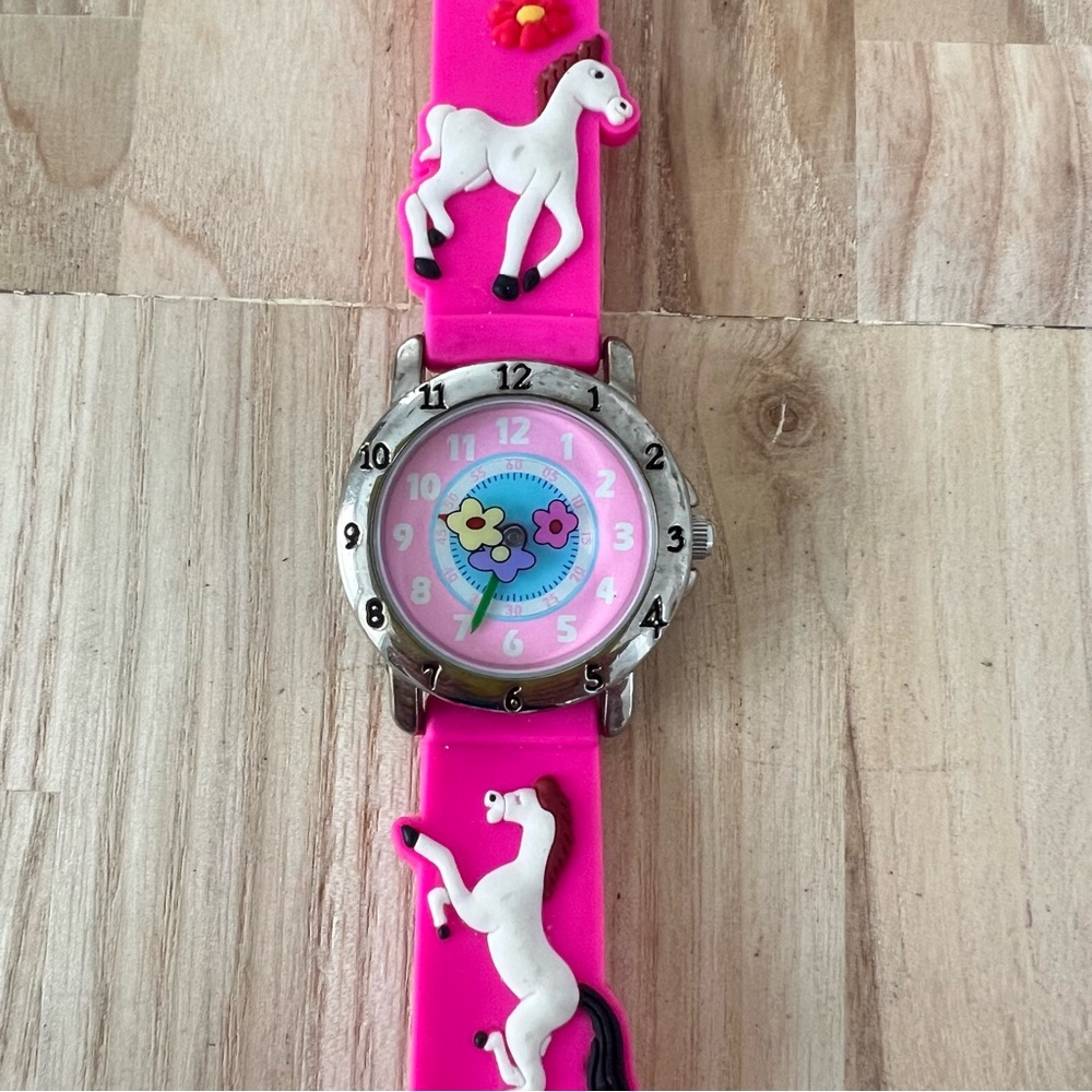 Unbranded kids flowers and horses pink fashion watch NEW BATTERY